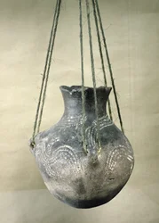 Vaso con decorazione a nastro, da Belloye-sur-Somme, Neolitico Danubiano, c.3500 a.C.
